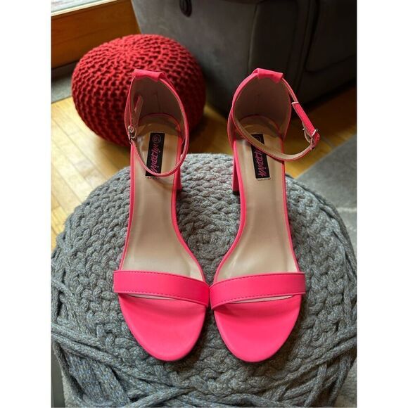 Hot Pink strap block heels. 8.5 Wilddiva - Picture 10 of 11